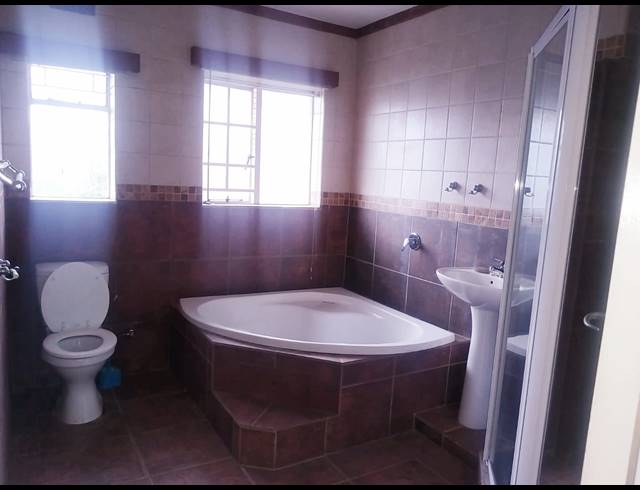 4 BEDROOM HOUSE FOR SALE IN VANDERBIJLPARK CE 2